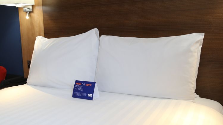 Holiday Inn Express Nuneaton Room