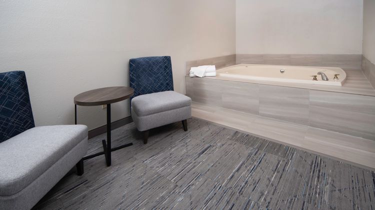 Holiday Inn Express Suite