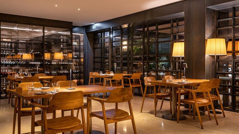 <b>3HB Faro Restaurant</b>. Images powered by <a href=https://www.travelagewest.com/Hotels/Faro-Portugal/
