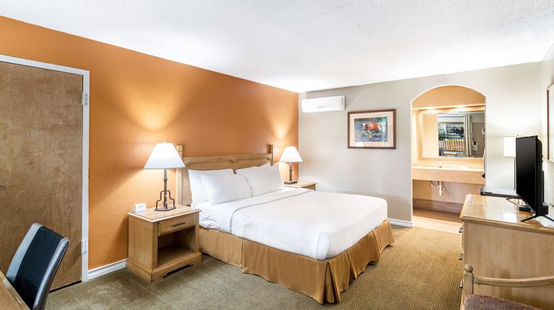 <b>Pearl on the Concho Room</b>. Images powered by <a href="https://www.leonardoworldwide.com/" title="Leonardo Worldwide" target="_blank">Leonardo</a>.