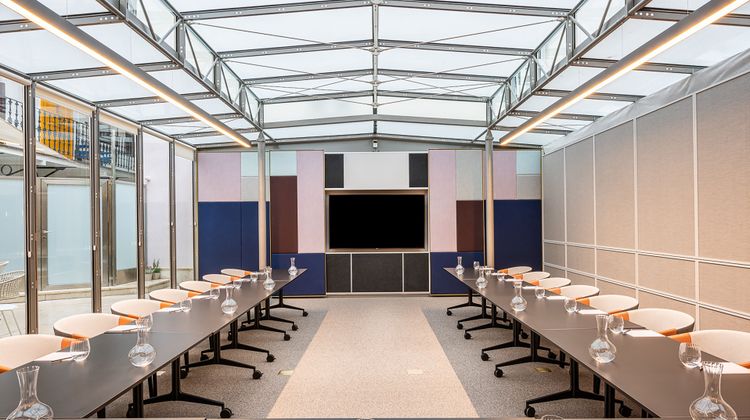 Maximilian Hotel Meeting