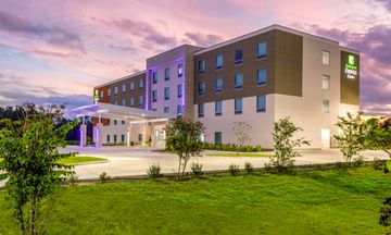 Holiday Inn Express & Suites Macclenny