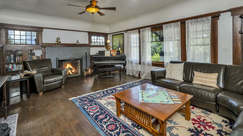 <b>Craftsman Inn Room</b>. Images powered by <a href="https://www.leonardoworldwide.com/" title="Leonardo Worldwide" target="_blank">Leonardo</a>.