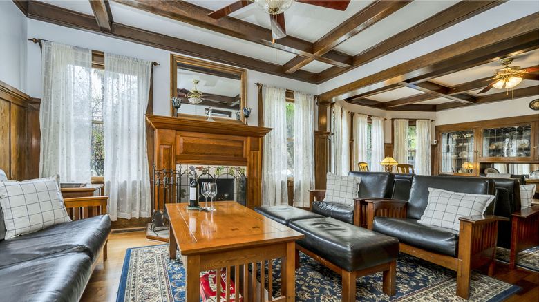<b>Calistoga Wine Way Inn Room</b>. Images powered by <a href="https://www.leonardoworldwide.com/" title="Leonardo Worldwide" target="_blank">Leonardo</a>.