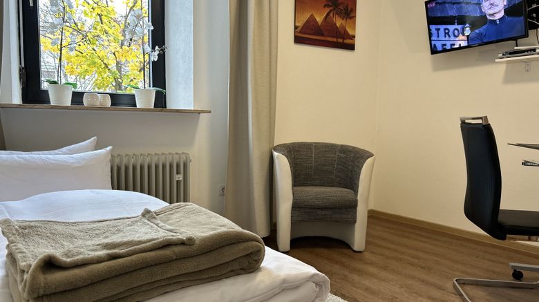 <b>Rosenhof Hotel Room</b>. Images powered by <a href="https://www.leonardoworldwide.com/" title="Leonardo Worldwide" target="_blank">Leonardo</a>.