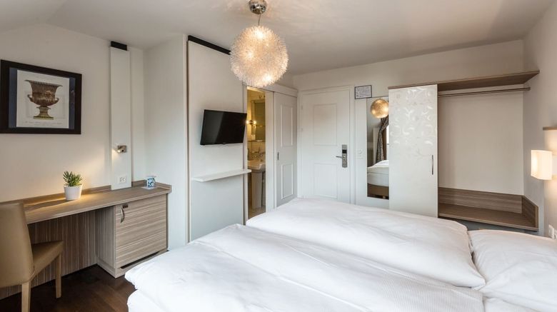 <b>Hotel Kronenhof Room</b>. Images powered by <a href="https://www.leonardoworldwide.com/" title="Leonardo Worldwide" target="_blank">Leonardo</a>.