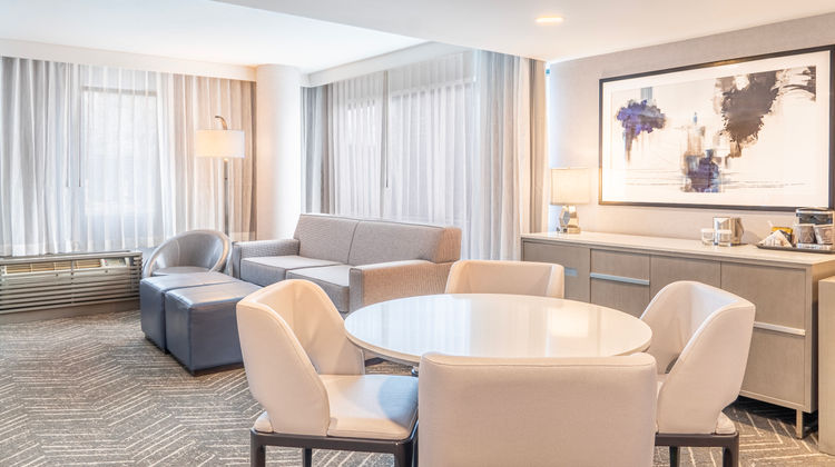 Voco Orange County Airport Hotel Suite