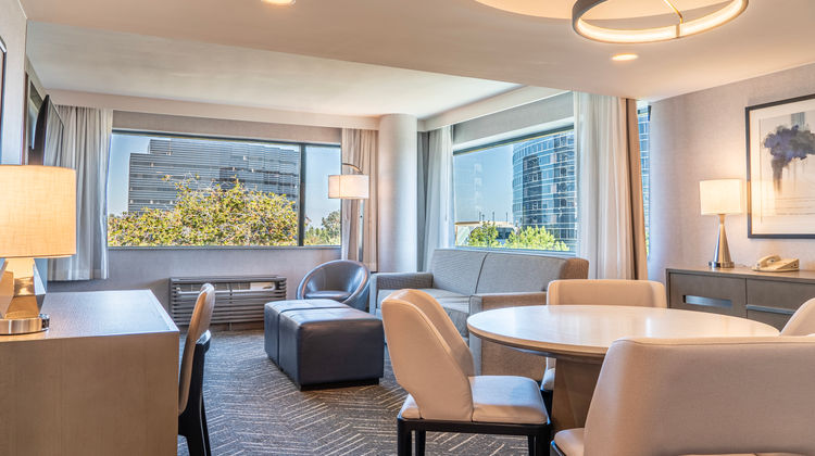 Voco Orange County Airport Hotel Suite