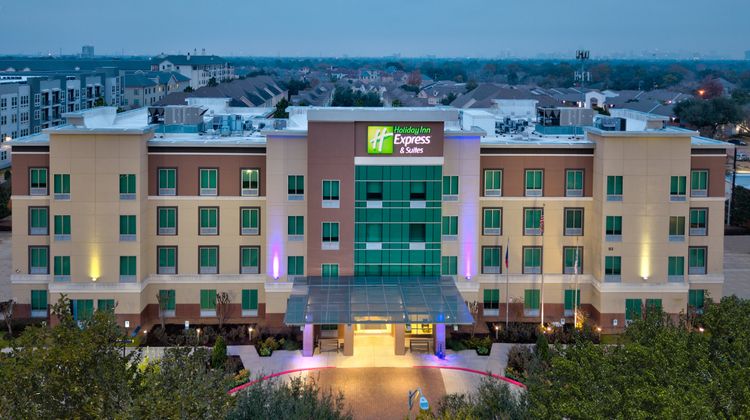 Holiday Inn Express & Suites Houston SW Exterior