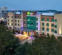 Holiday Inn Express & Suites Houston SW Exterior