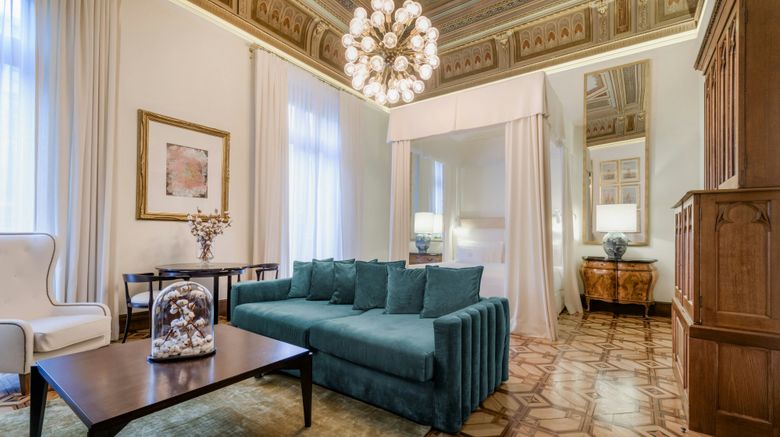 <b>Cotton House Hotel, Autograph Collection Suite</b>. Images powered by <a href="https://www.leonardoworldwide.com/" title="Leonardo Worldwide" target="_blank">Leonardo</a>.
