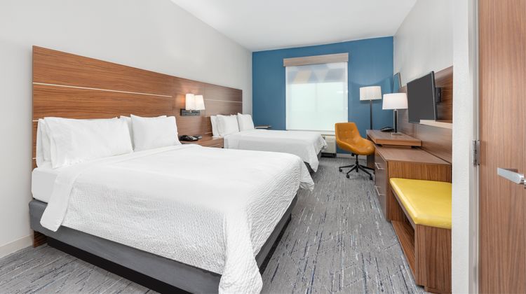 Holiday Inn Express & Suites Houston SW Room