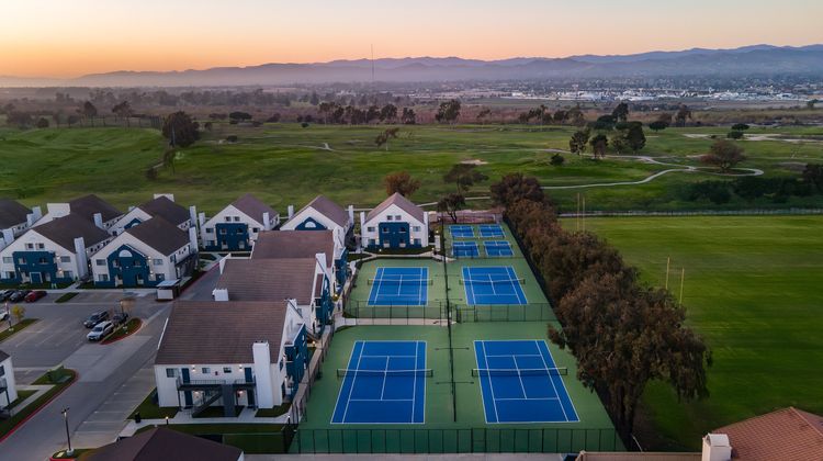 Staybridge Suites Oxnard-River Ridge Recreation