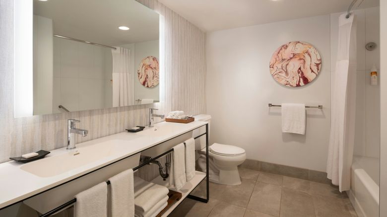<b>Sheraton Maui Resort & Spa Room</b>. Images powered by <a href="https://www.leonardoworldwide.com/" title="Leonardo Worldwide" target="_blank">Leonardo</a>.