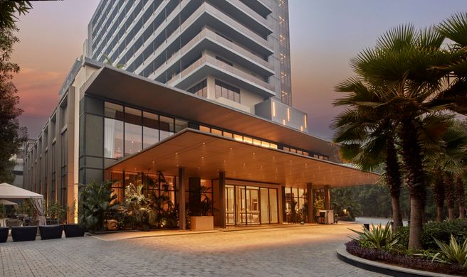 Hilton Gurugram Baani City Centre Exterior