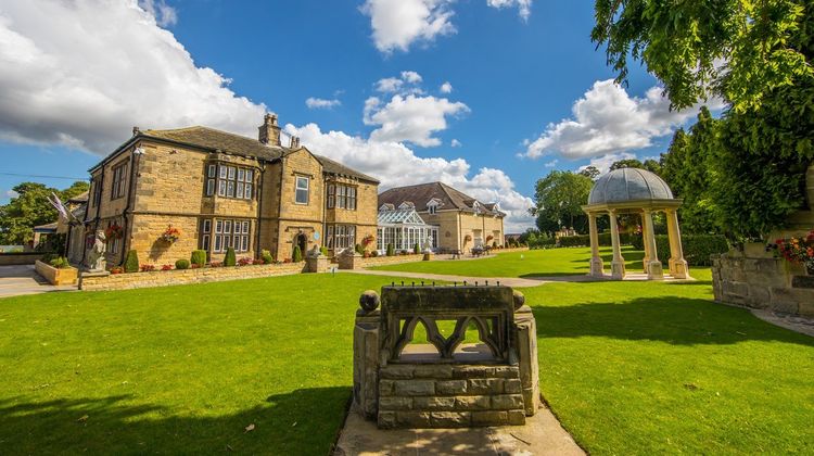 Rogerthorpe Manor Hotel Exterior