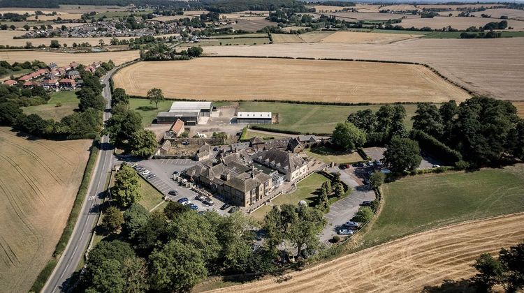 Rogerthorpe Manor Hotel Exterior