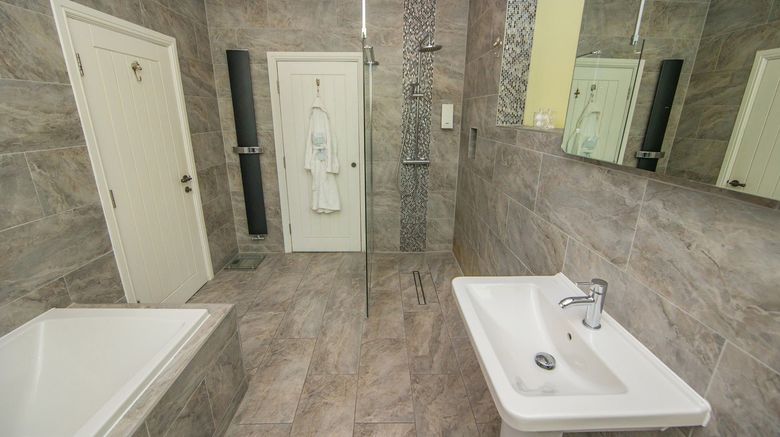 <b>Rogerthorpe Manor Hotel Room</b>. Images powered by <a href="https://www.leonardoworldwide.com/" title="Leonardo Worldwide" target="_blank">Leonardo</a>.