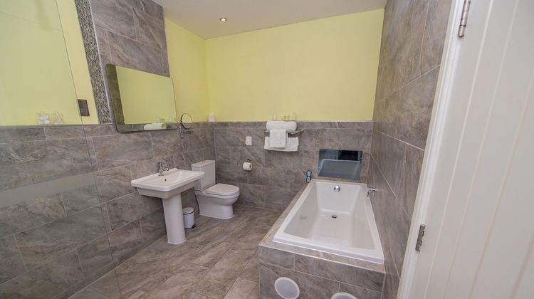 Rogerthorpe Manor Hotel Room