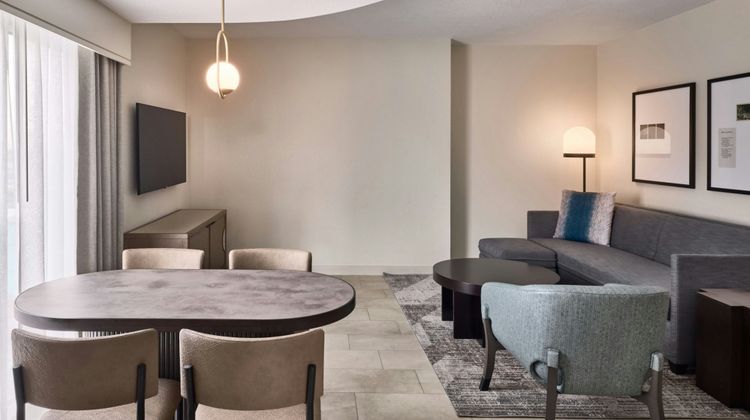 Renaissance Phoenix Glendale Hotel Room