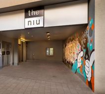 Holiday Inn the niu Hide Exterior