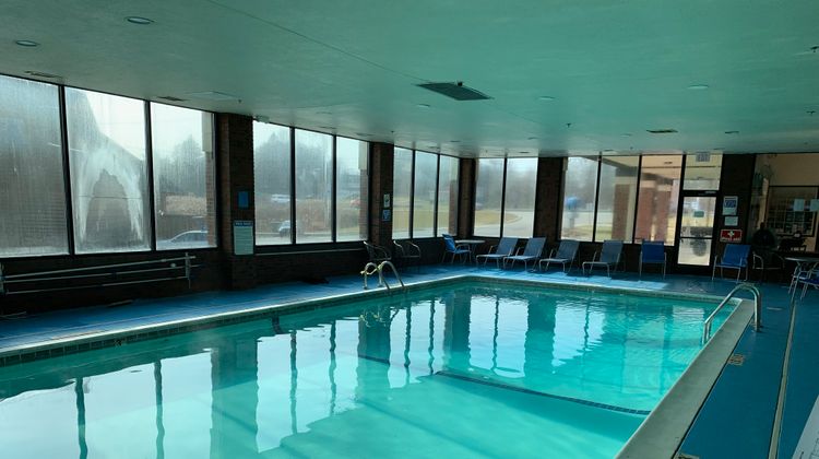Red Roof Inn & Suites Lake Orion/Auburn Pool