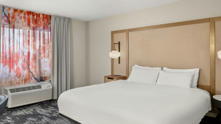 Fairfield Inn & Suites Mt. Pleasant Room