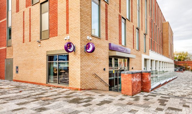 Premier Inn Banbury Town Centre Exterior