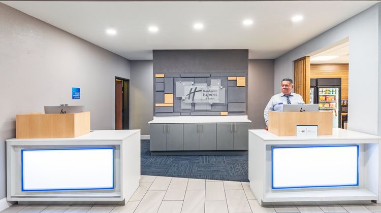 Holiday Inn Express & Suites Del Rio Exterior