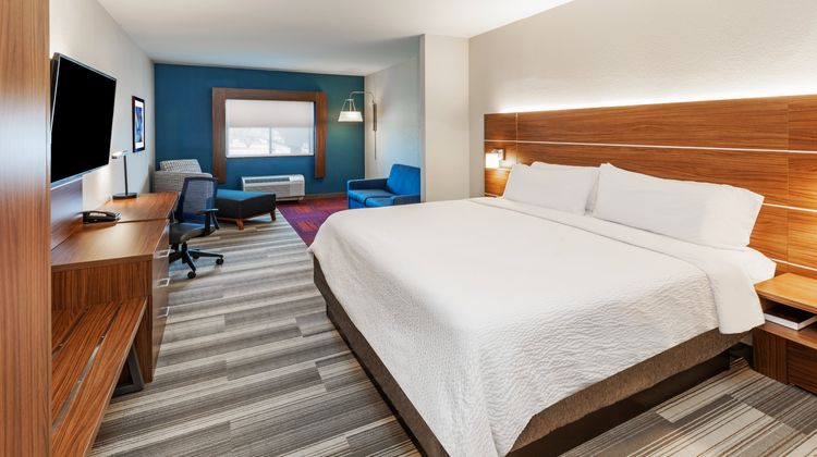 Holiday Inn Express & Suites Del Rio Suite