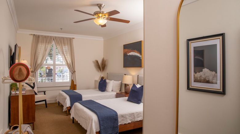 <b>Washington Square Inn Room</b>. Images powered by <a href="https://www.leonardoworldwide.com/" title="Leonardo Worldwide" target="_blank">Leonardo</a>.
