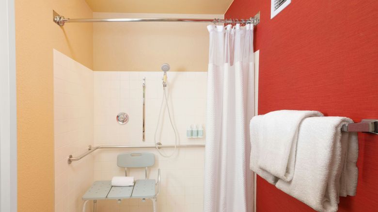<b>Courtyard by Marriott Richmond West Room</b>. Images powered by <a href="https://www.leonardoworldwide.com/" title="Leonardo Worldwide" target="_blank">Leonardo</a>.