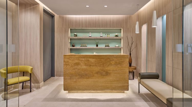 Holiday Inn & Suites Makati Spa