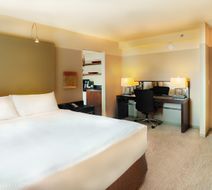 Crowne Plaza Chicago West Loop Room
