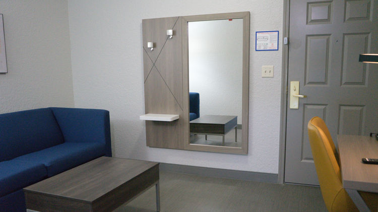 Holiday Inn Express Hotel & Suites Suite