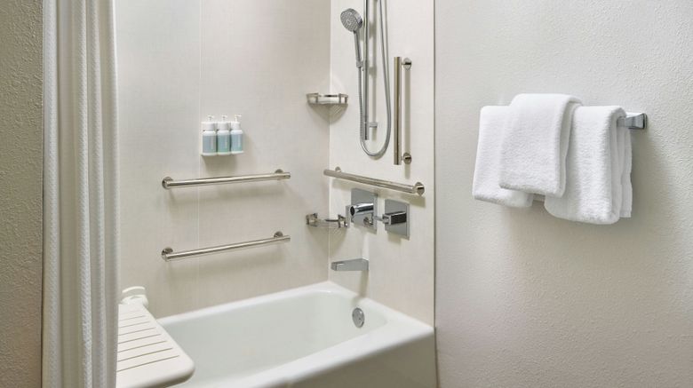 <b>Courtyard by Marriott Newark Elizabeth Room</b>. Images powered by <a href="https://www.leonardoworldwide.com/" title="Leonardo Worldwide" target="_blank">Leonardo</a>.