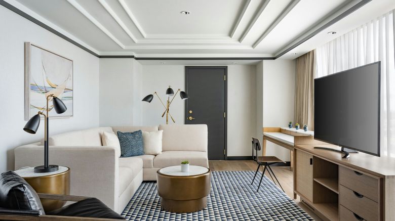 <b>JW Marriott Tampa Water Street Suite</b>. Images powered by <a href="https://www.leonardoworldwide.com/" title="Leonardo Worldwide" target="_blank">Leonardo</a>.
