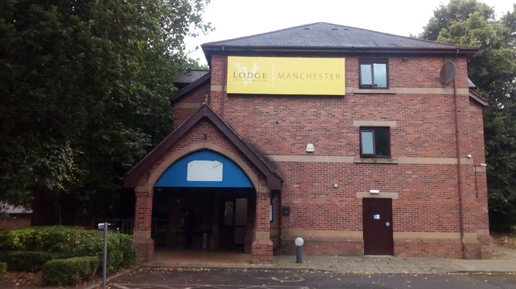 V Lodge Manchester Exterior