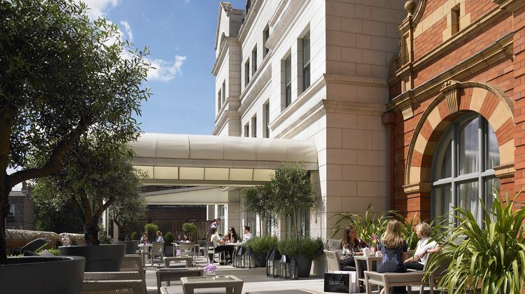 Dylan Hotel Dublin Exterior