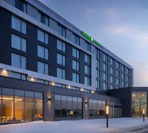 Holiday Inn Express Aeroport Montreal Exterior