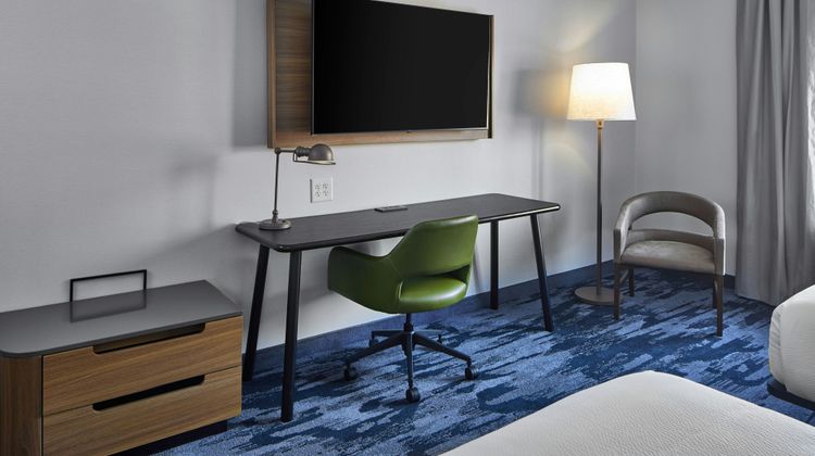 Fairfield Inn & Suites Cornelia Room
