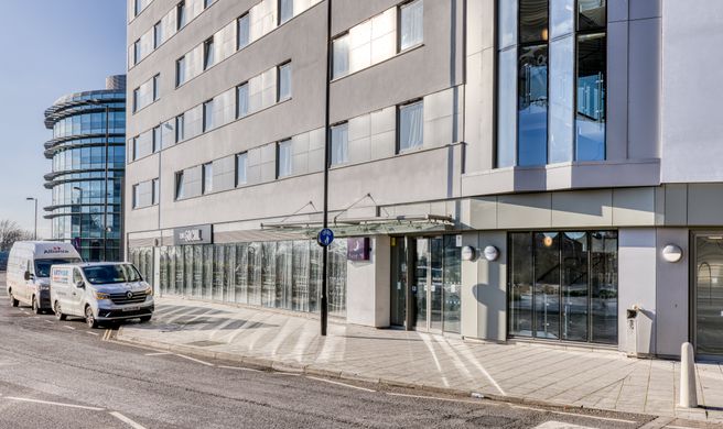 Premier Inn Southampton West Quay Exterior