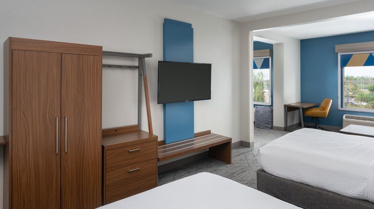 Holiday Inn Express & Suites Room