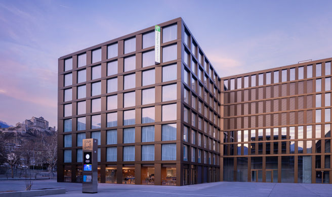 Holiday Inn Exp  Suites Sion Exterior