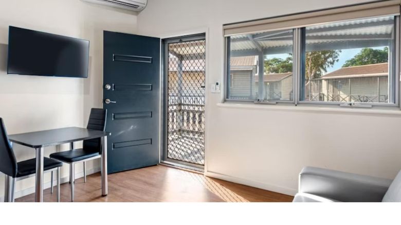 <b>Discovery Parks Port Hedland Room</b>. Images powered by <a href="https://www.leonardoworldwide.com/" title="Leonardo Worldwide" target="_blank">Leonardo</a>.