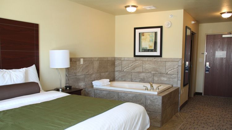Cobblestone Hotel & Suites Devils Lake Exterior