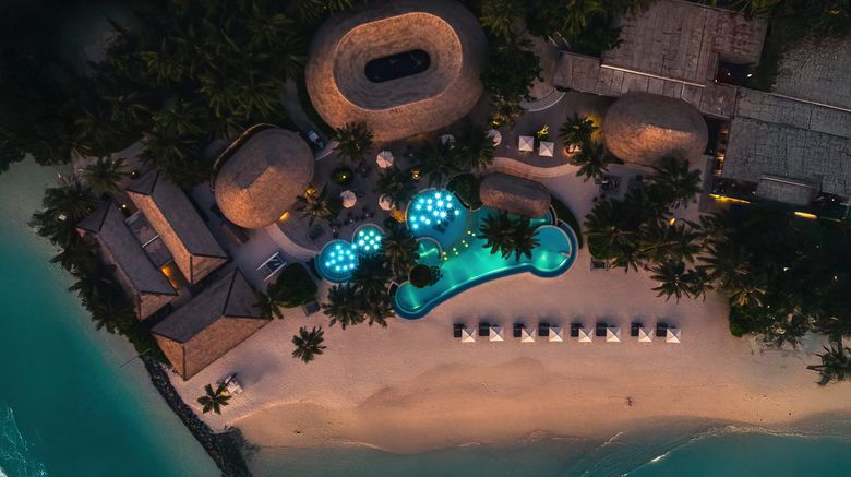 <b>InterContinental Maldives Maamunagau Pool</b>. Images powered by <a href="https://www.leonardoworldwide.com/" title="Leonardo Worldwide" target="_blank">Leonardo</a>.