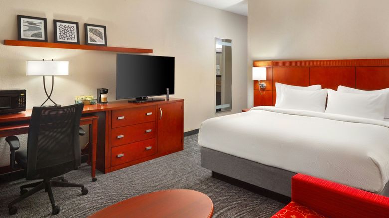 <b>Courtyard Baton Rouge Acadian Center Room</b>. Images powered by <a href="https://www.leonardoworldwide.com/" title="Leonardo Worldwide" target="_blank">Leonardo</a>.