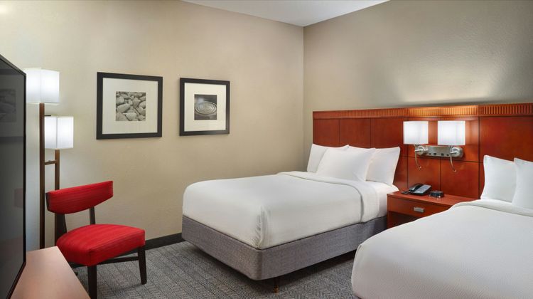 Courtyard Baton Rouge Acadian Center Suite