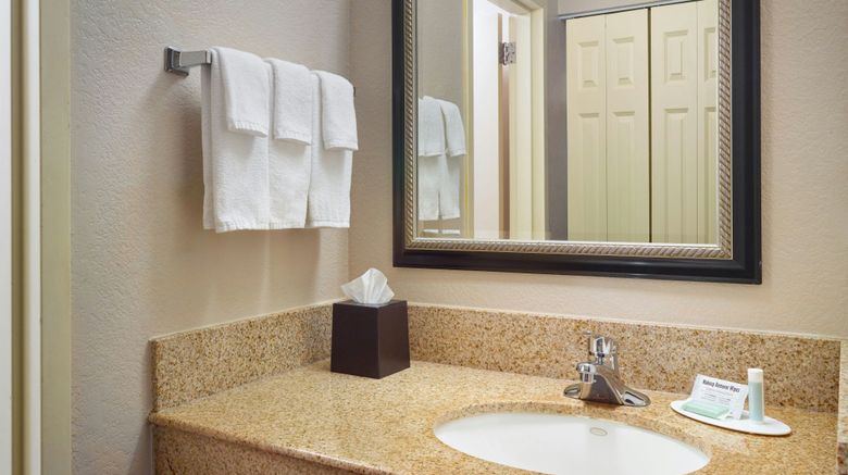 <b>Courtyard Baton Rouge Acadian Center Room</b>. Images powered by <a href="https://www.leonardoworldwide.com/" title="Leonardo Worldwide" target="_blank">Leonardo</a>.